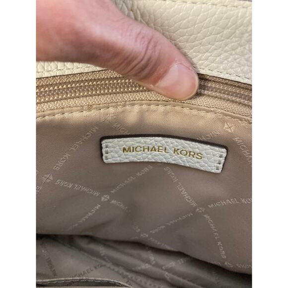 MICHAEL KORS, MEDIUM IVORY PEBBLED LEATHER CROSSBODY BAG - Picture 15 of 16